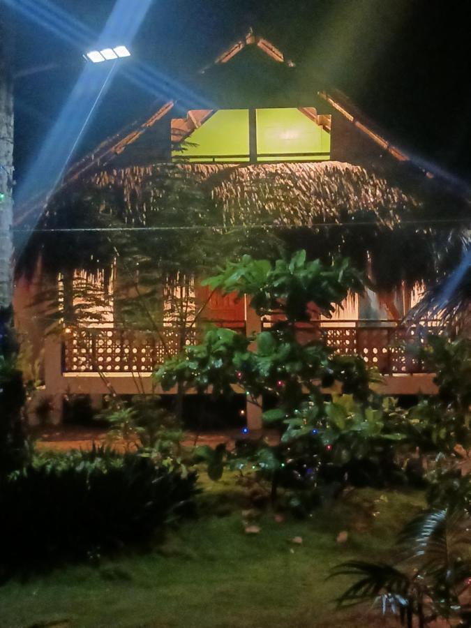 Weeroona Huts Homestay Pacifico San Isidro  Exteriér fotografie